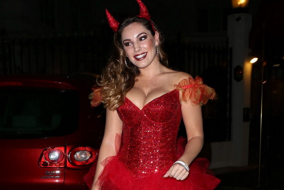 Kelly Brook is a Busty Devil for Halloween and other Hot Links